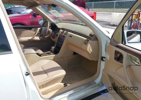 2001 Mercedes-Benz E 320 из США, поврежденный, VIN WDBJF65J71B345120